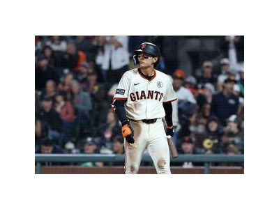 이정후 2025 시즌 첫 경기에서 부진한 모습 보여