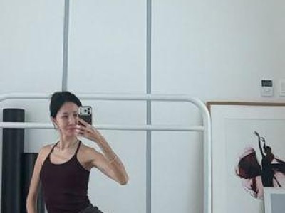 윤혜진 운동복 입고 거울 셀카 올려 팬들 반응 뜨거움